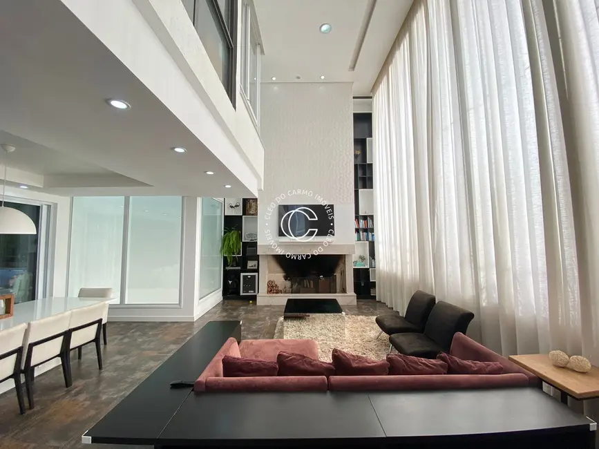 Casa com 3 quartos à venda, 388m2 em Tomazetti, Santa Maria - RS - imagem 3 Foto 3 de Casa com 3 quartos à venda, 388m2 em Tomazetti, Santa Maria - RS