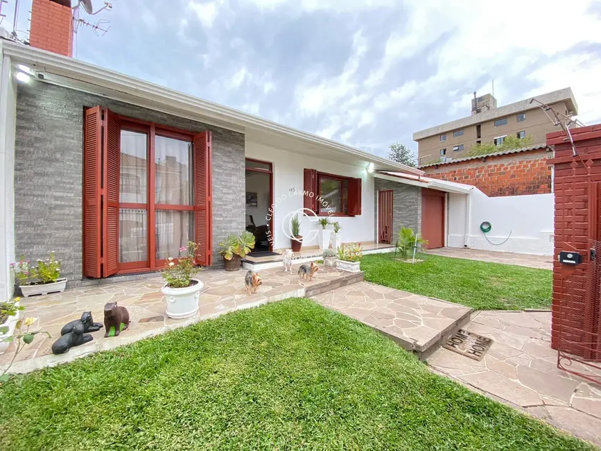 Foto 1 de Casa com 3 quartos à venda, 204m2 em Nossa Senhora de Lourdes, Santa Maria - RS