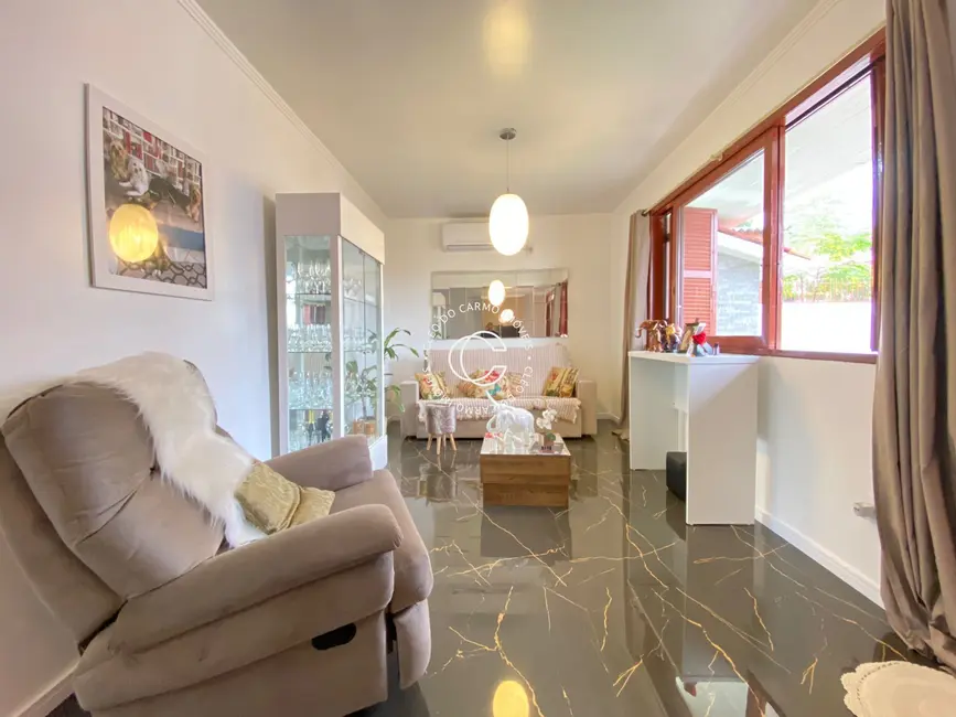Casa com 3 quartos à venda, 204m2 em Nossa Senhora de Lourdes, Santa Maria - RS - imagem 5 Foto 5 de Casa com 3 quartos à venda, 204m2 em Nossa Senhora de Lourdes, Santa Maria - RS