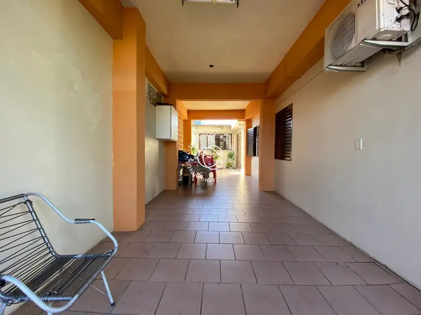 Casa com 3 quartos à venda, 125m2 em Tancredo Neves, Santa Maria - RS - imagem 3 Foto 3 de Casa com 3 quartos à venda, 125m2 em Tancredo Neves, Santa Maria - RS