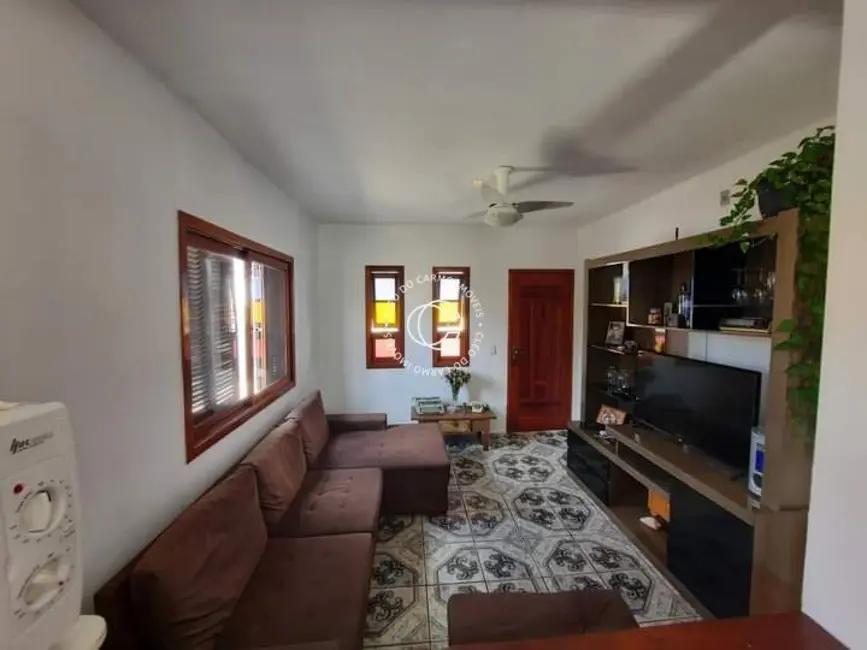 Casa com 2 quartos à venda, 70m2 em Pinheiro Machado, Santa Maria - RS - imagem 3 Foto 3 de Casa com 2 quartos à venda, 70m2 em Pinheiro Machado, Santa Maria - RS