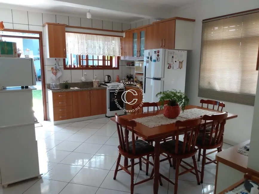 Casa com 3 quartos à venda, 183m2 em Patronato, Santa Maria - RS - imagem 4 Foto 4 de Casa com 3 quartos à venda, 183m2 em Patronato, Santa Maria - RS