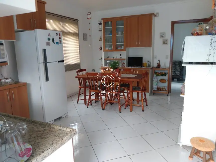 Casa com 3 quartos à venda, 183m2 em Patronato, Santa Maria - RS - imagem 5 Foto 5 de Casa com 3 quartos à venda, 183m2 em Patronato, Santa Maria - RS