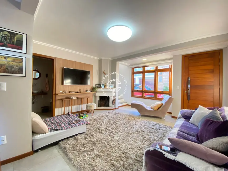 Casa com 3 quartos à venda, 133m2 em Camobi, Santa Maria - RS - imagem 4 Foto 4 de Casa com 3 quartos à venda, 133m2 em Camobi, Santa Maria - RS