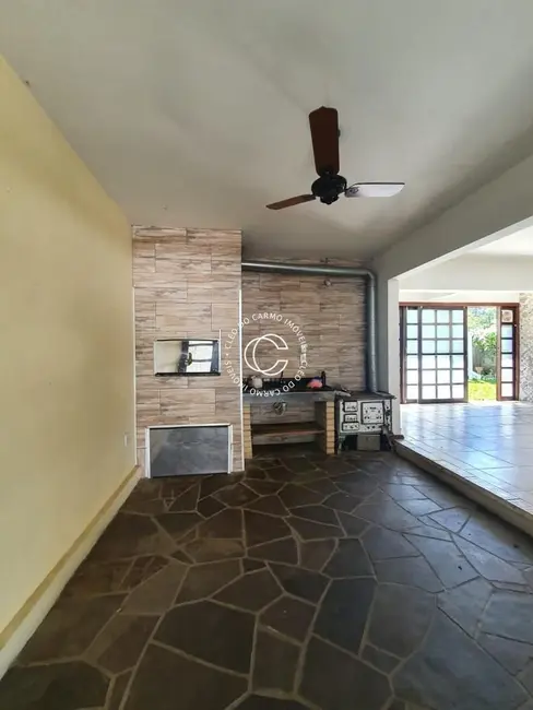 Casa com 3 quartos à venda, 180m2 em Camobi, Santa Maria - RS - imagem 3 Foto 3 de Casa com 3 quartos à venda, 180m2 em Camobi, Santa Maria - RS