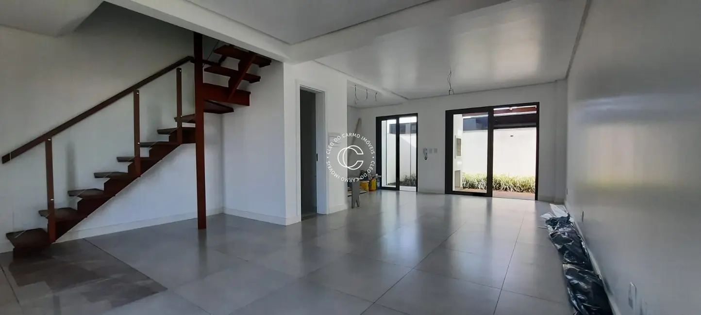 Casa com 3 quartos à venda, 116m2 em São José, Santa Maria - RS - imagem 3 Foto 3 de Casa com 3 quartos à venda, 116m2 em São José, Santa Maria - RS