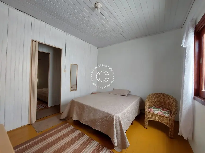 Casa com 4 quartos à venda, 149m2 em São José, Santa Maria - RS - imagem 6 Foto 6 de Casa com 4 quartos à venda, 149m2 em São José, Santa Maria - RS