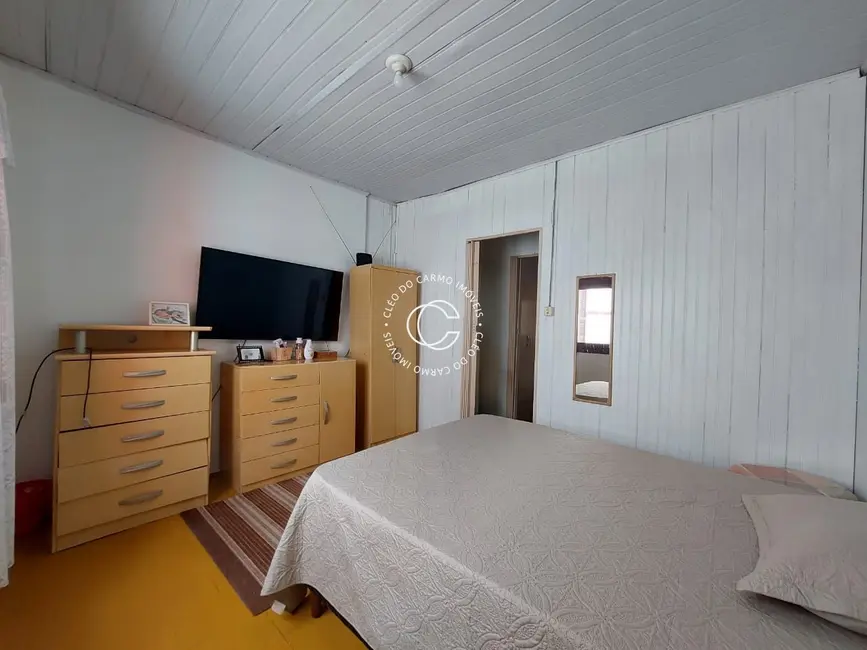 Casa com 4 quartos à venda, 149m2 em São José, Santa Maria - RS - imagem 7 Foto 7 de Casa com 4 quartos à venda, 149m2 em São José, Santa Maria - RS