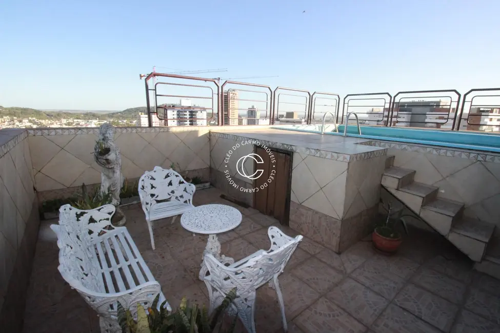 Cobertura com 4 quartos à venda, 220m2 em Centro, Santa Maria - RS - imagem 3 Foto 3 de Cobertura com 4 quartos à venda, 220m2 em Centro, Santa Maria - RS