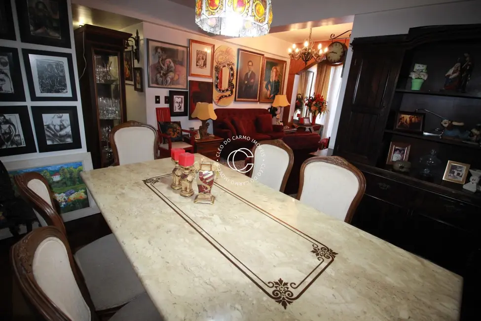 Cobertura com 4 quartos à venda, 220m2 em Centro, Santa Maria - RS - imagem 8 Foto 8 de Cobertura com 4 quartos à venda, 220m2 em Centro, Santa Maria - RS