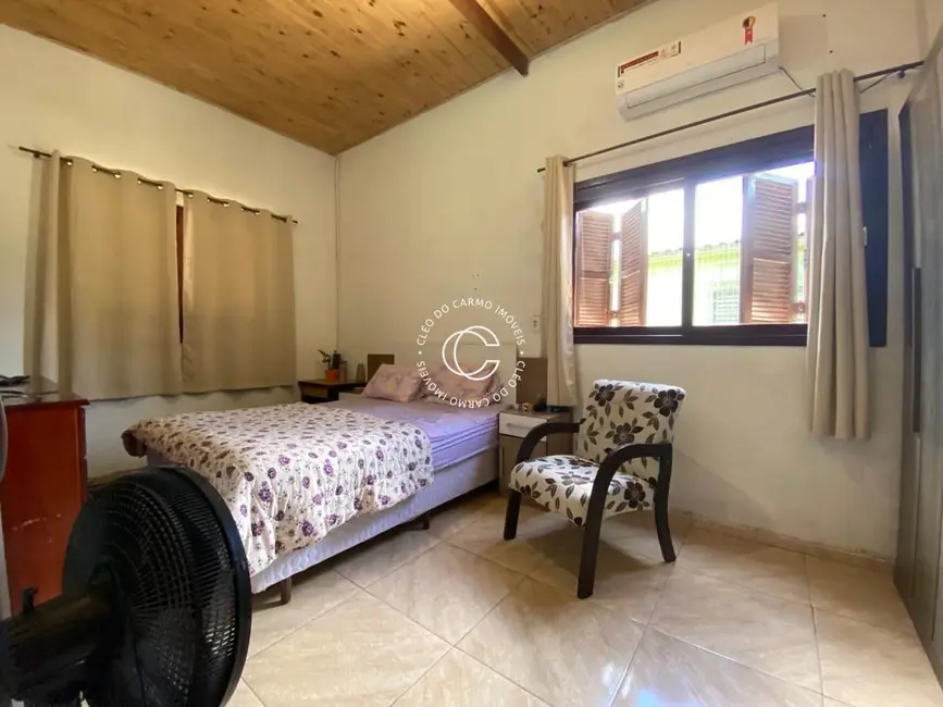 Casa com 4 quartos à venda, 120m2 em Km 3, Santa Maria - RS - imagem 4 Foto 4 de Casa com 4 quartos à venda, 120m2 em Km 3, Santa Maria - RS