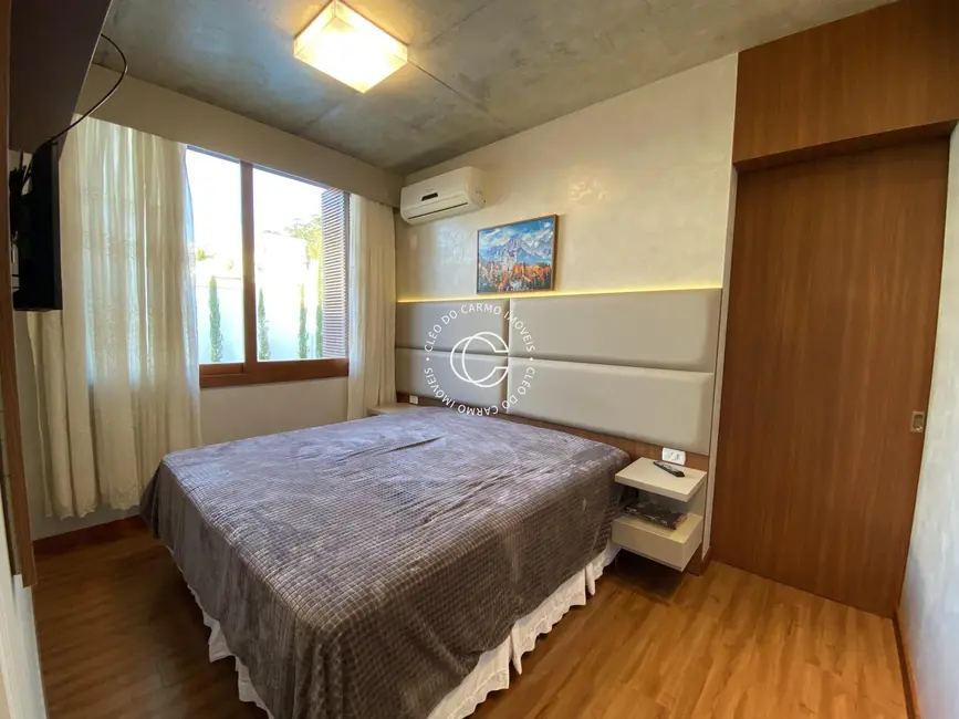 Casa com 3 quartos à venda, 177m2 em Camobi, Santa Maria - RS - imagem 9 Foto 9 de Casa com 3 quartos à venda, 177m2 em Camobi, Santa Maria - RS