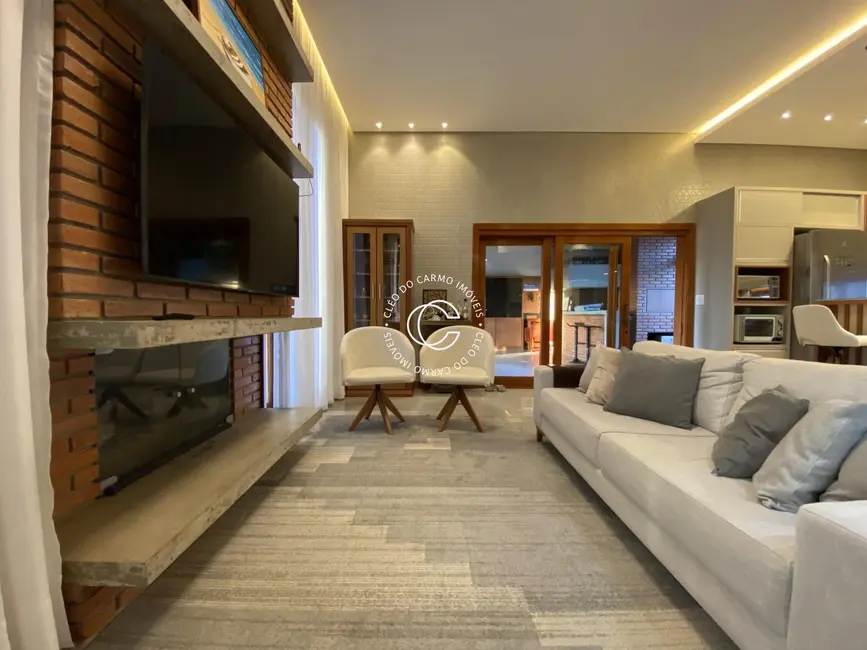 Casa com 3 quartos à venda, 177m2 em Camobi, Santa Maria - RS - imagem 4 Foto 4 de Casa com 3 quartos à venda, 177m2 em Camobi, Santa Maria - RS