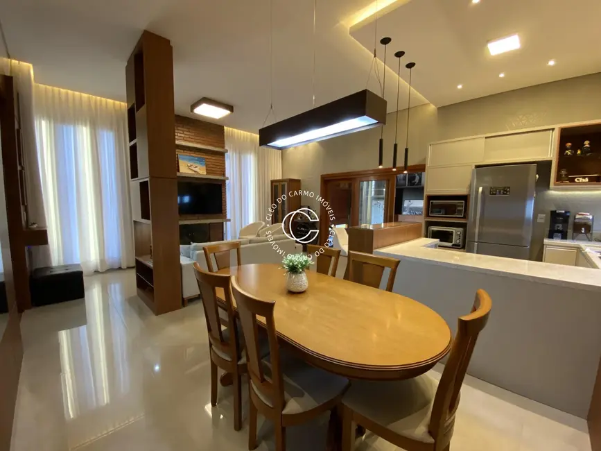 Casa com 3 quartos à venda, 177m2 em Camobi, Santa Maria - RS - imagem 5 Foto 5 de Casa com 3 quartos à venda, 177m2 em Camobi, Santa Maria - RS