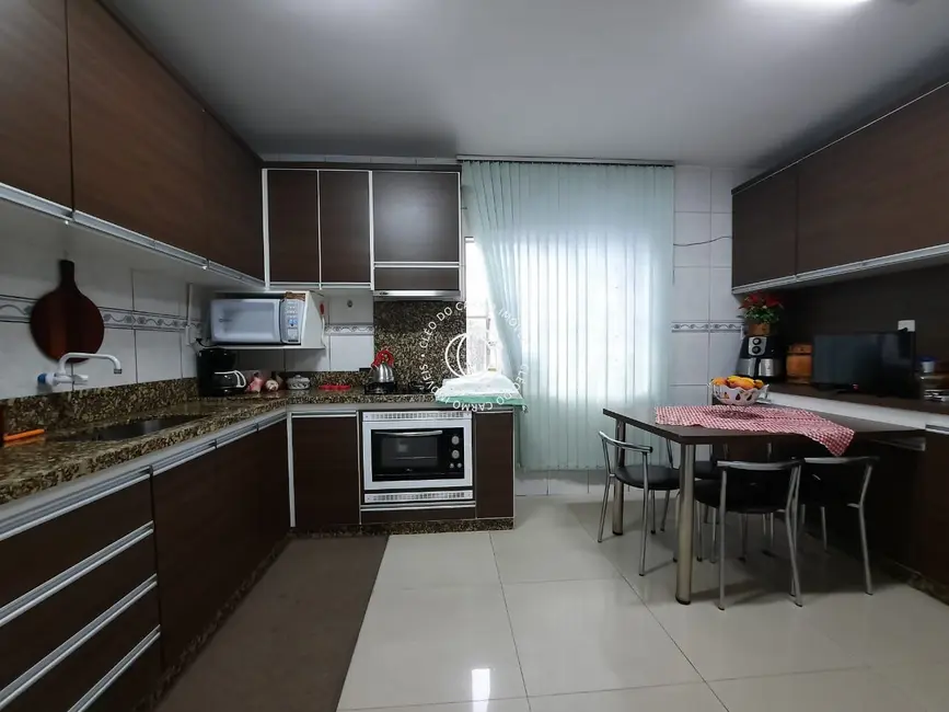 Casa com 3 quartos à venda, 173m2 em Nossa Senhora Medianeira, Santa Maria - RS - imagem 6 Foto 6 de Casa com 3 quartos à venda, 173m2 em Nossa Senhora Medianeira, Santa Maria - RS