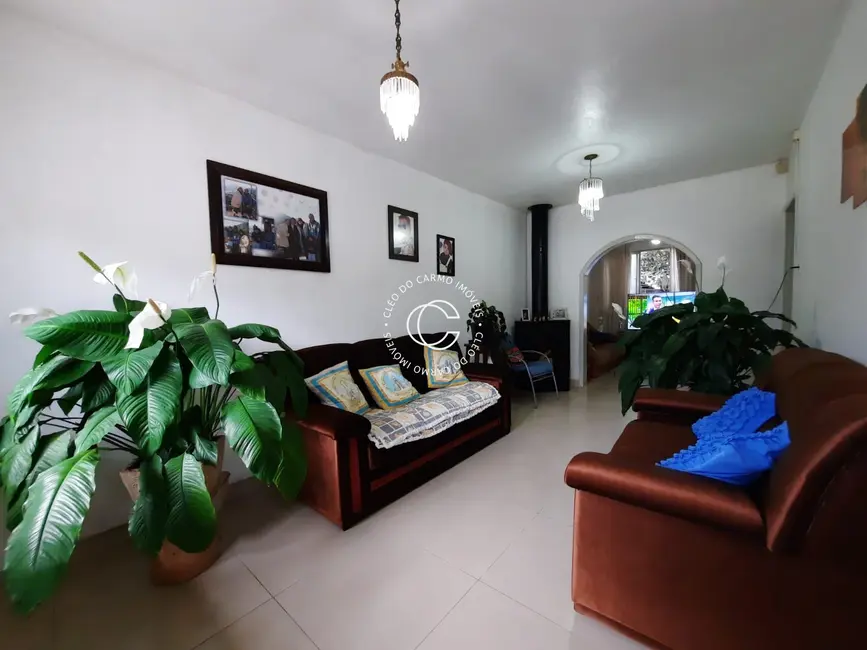 Casa com 3 quartos à venda, 173m2 em Nossa Senhora Medianeira, Santa Maria - RS - imagem 3 Foto 3 de Casa com 3 quartos à venda, 173m2 em Nossa Senhora Medianeira, Santa Maria - RS
