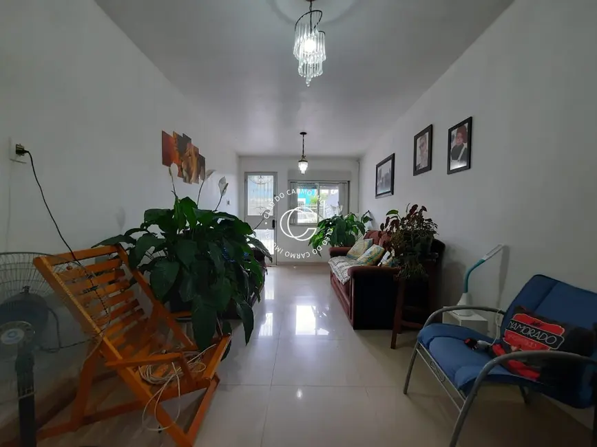 Casa com 3 quartos à venda, 173m2 em Nossa Senhora Medianeira, Santa Maria - RS - imagem 4 Foto 4 de Casa com 3 quartos à venda, 173m2 em Nossa Senhora Medianeira, Santa Maria - RS
