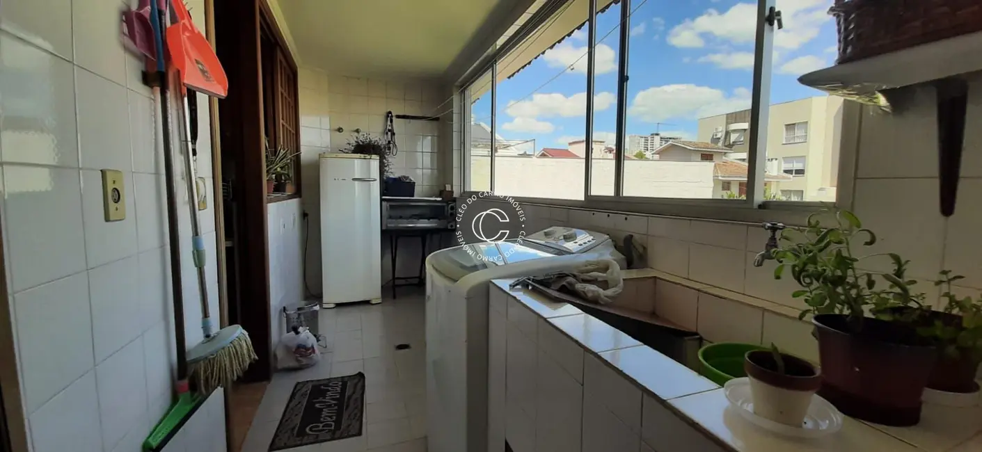 Foto 9 de Apartamento com 3 quartos à venda, 176m2 em Nossa Senhora de Fátima, Santa Maria - RS