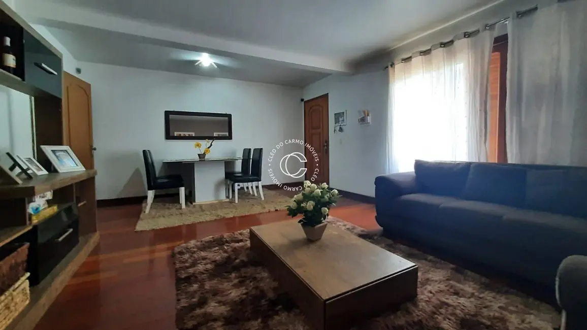 Casa com 5 quartos à venda, 257m2 em Pinheiro Machado, Santa Maria - RS - imagem 4 Foto 4 de Casa com 5 quartos à venda, 257m2 em Pinheiro Machado, Santa Maria - RS