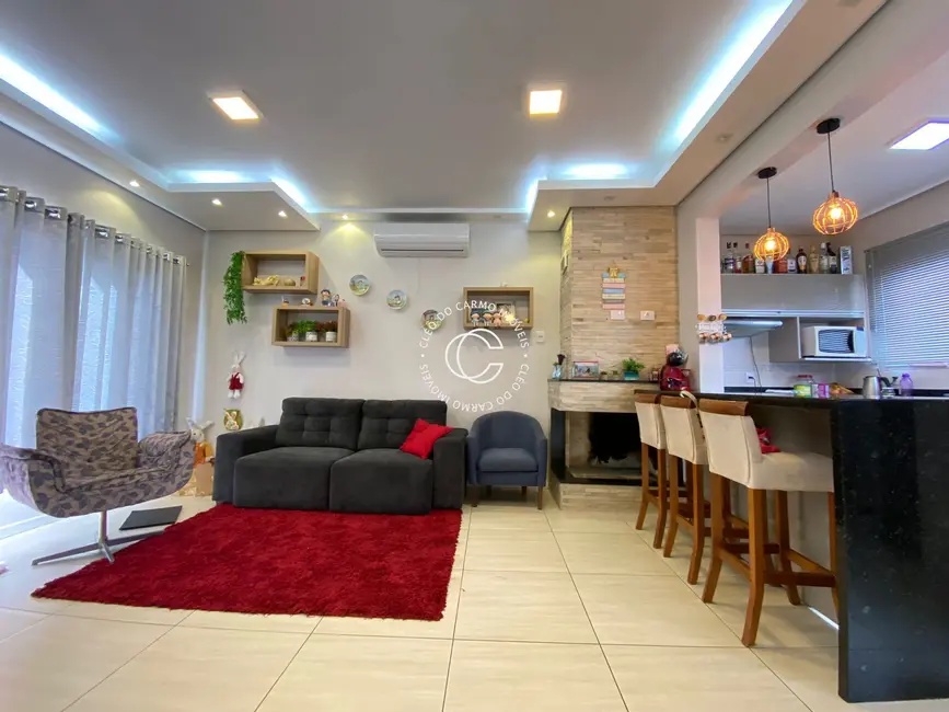 Foto 3 de Casa com 3 quartos à venda, 154m2 em Camobi, Santa Maria - RS