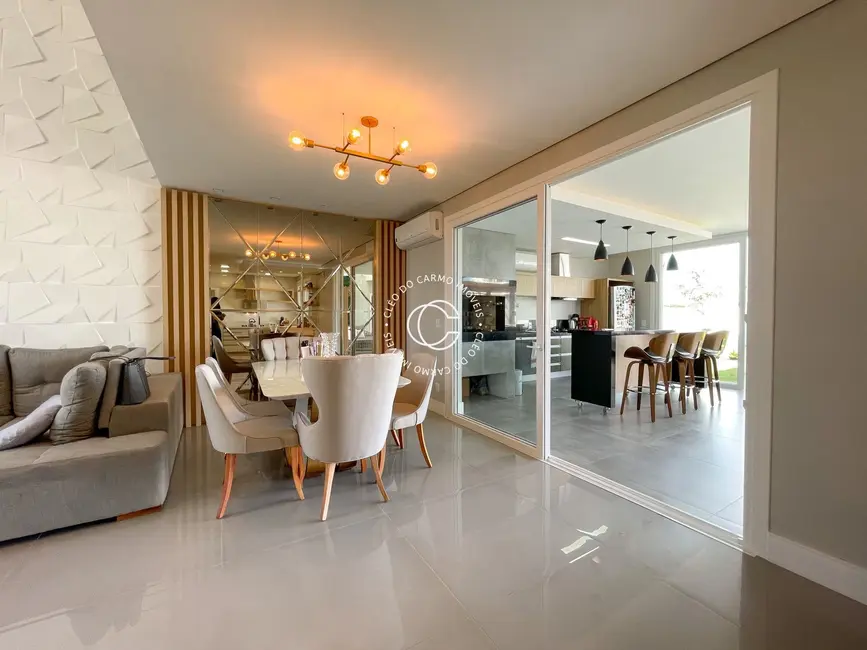 Foto 8 de Casa de Condomínio com 3 quartos à venda, 310m2 em Camobi, Santa Maria - RS