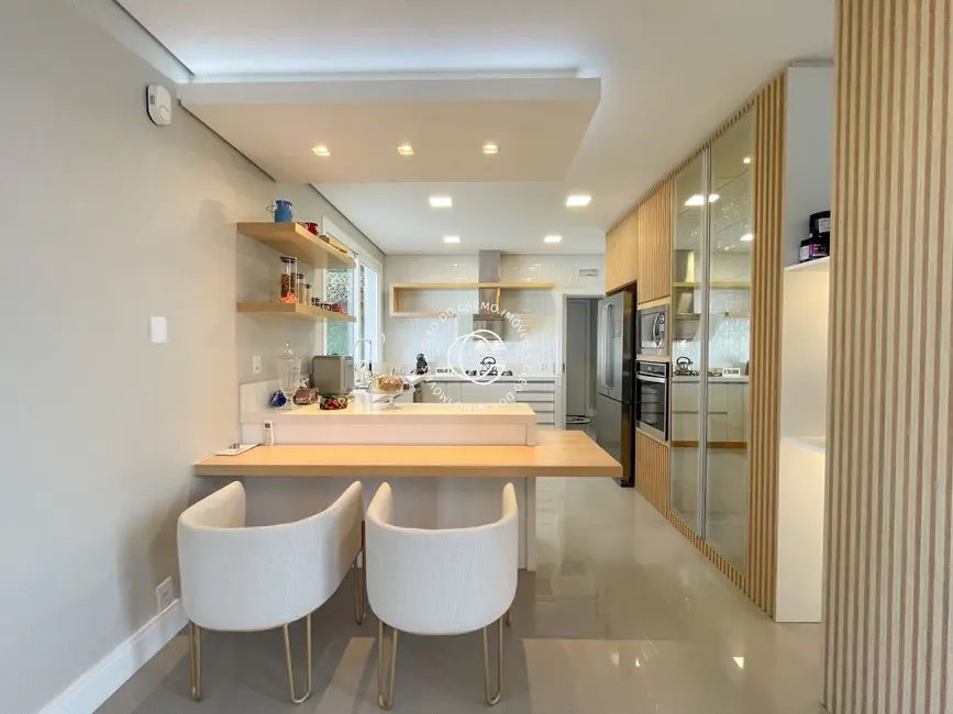 Foto 9 de Casa de Condomínio com 3 quartos à venda, 310m2 em Camobi, Santa Maria - RS