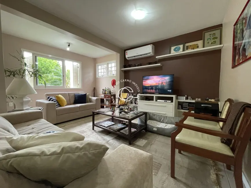 Casa com 3 quartos à venda, 151m2 em Camobi, Santa Maria - RS - imagem 5 Foto 5 de Casa com 3 quartos à venda, 151m2 em Camobi, Santa Maria - RS