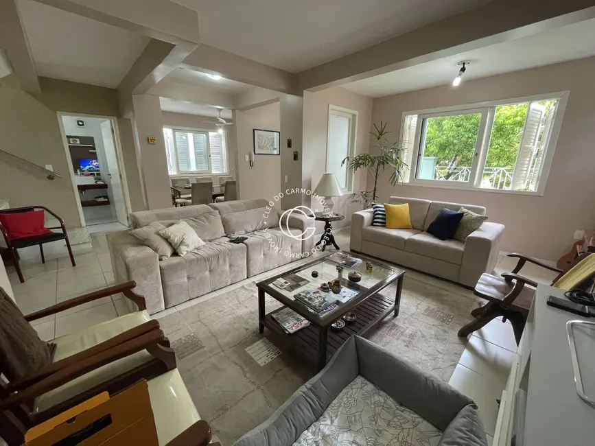 Casa com 3 quartos à venda, 151m2 em Camobi, Santa Maria - RS - imagem 6 Foto 6 de Casa com 3 quartos à venda, 151m2 em Camobi, Santa Maria - RS