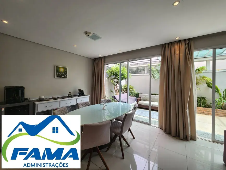 Foto 2 de Casa de Condomínio com 4 quartos à venda em Jardim Monte Kemel, São Paulo - SP