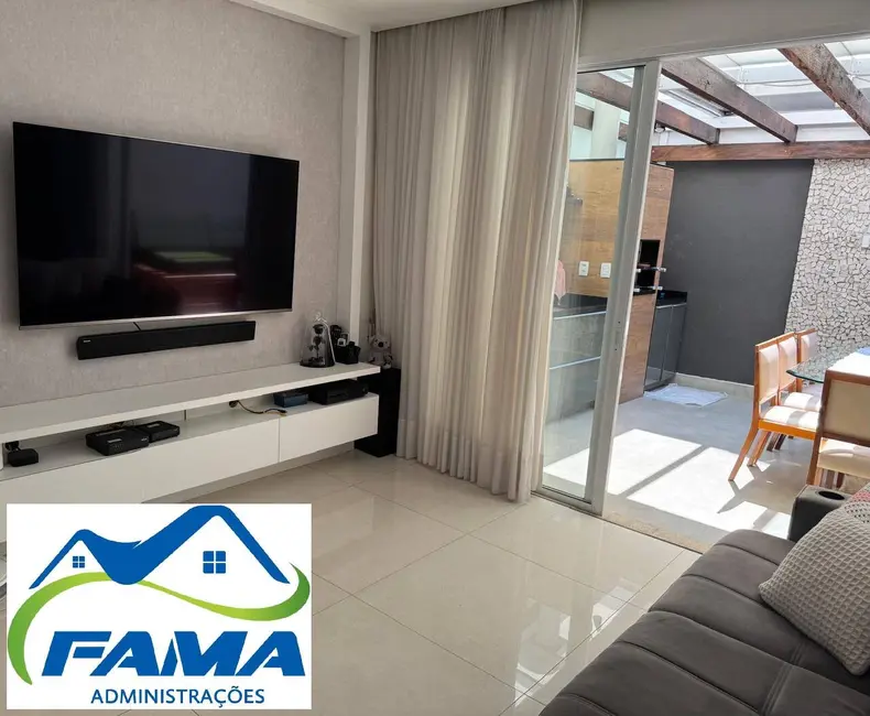 Foto 2 de Casa de Condomínio com 3 quartos à venda em Jardim Monte Kemel, São Paulo - SP