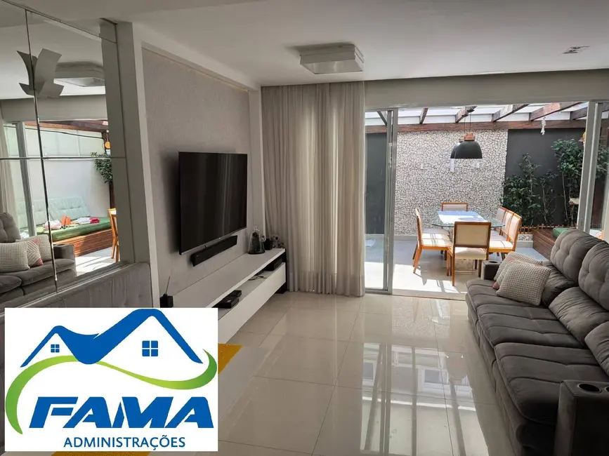 Foto 1 de Casa de Condomínio com 3 quartos à venda em Jardim Monte Kemel, São Paulo - SP