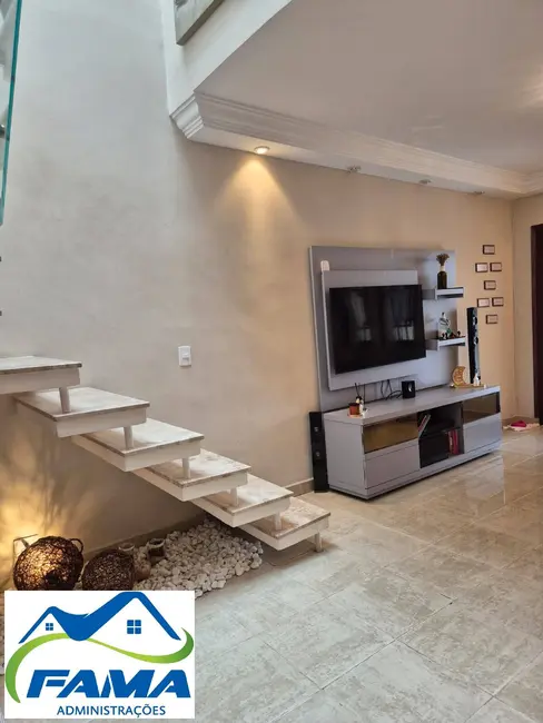 Casa com 3 quartos à venda em Jardim Monte Alegre, Taboao Da Serra - SP - imagem 3 Foto 3 de Casa com 3 quartos à venda em Jardim Monte Alegre, Taboao Da Serra - SP