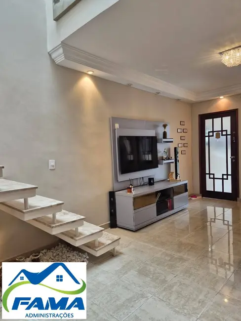 Casa com 3 quartos à venda em Jardim Monte Alegre, Taboao Da Serra - SP - imagem 2 Foto 2 de Casa com 3 quartos à venda em Jardim Monte Alegre, Taboao Da Serra - SP