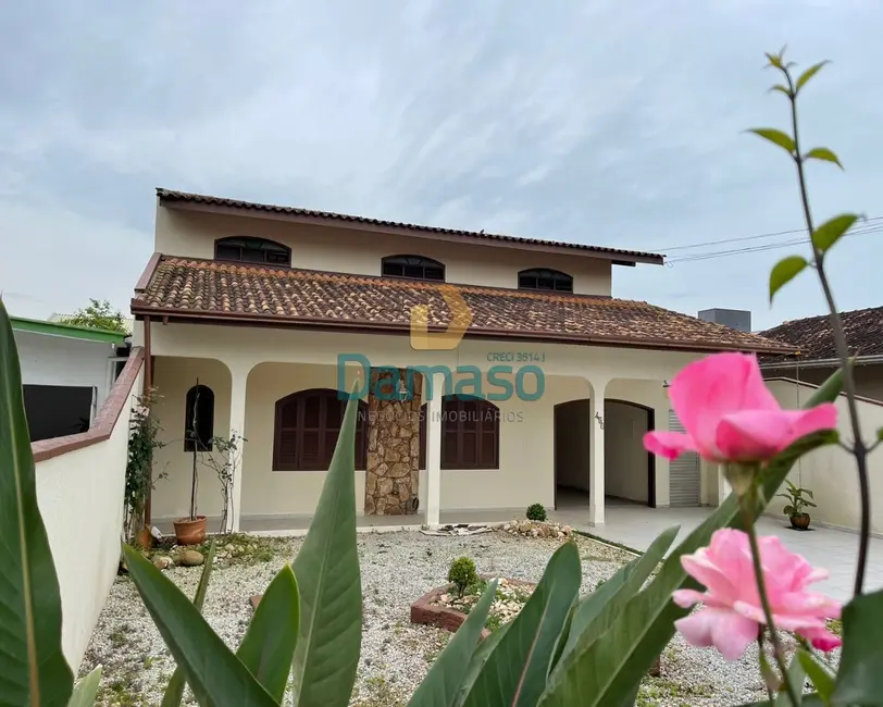 Foto 1 de Casa com 3 quartos à venda, 140m2 em Dom Bosco, Itajai - SC