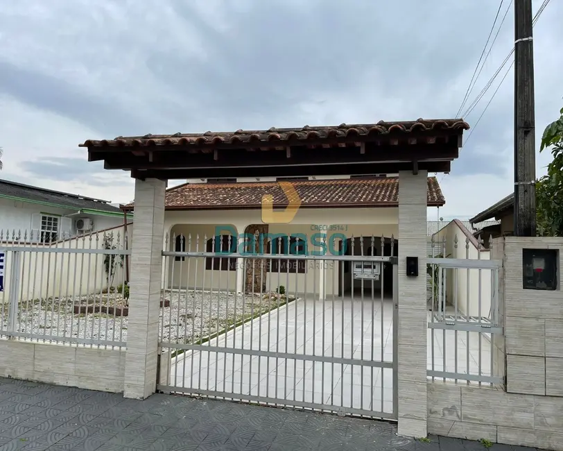 Casa com 3 quartos à venda, 140m2 em Dom Bosco, Itajai - SC - imagem 3 Foto 3 de Casa com 3 quartos à venda, 140m2 em Dom Bosco, Itajai - SC