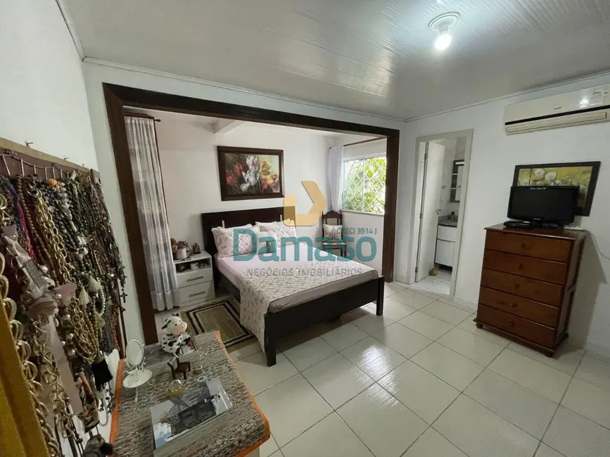 Casa com 4 quartos à venda, 150m2 em São Judas, Itajai - SC - imagem 5 Foto 5 de Casa com 4 quartos à venda, 150m2 em São Judas, Itajai - SC