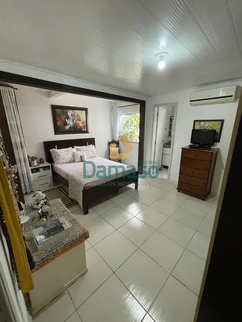 Casa com 4 quartos à venda, 150m2 em São Judas, Itajai - SC - imagem 4 Foto 4 de Casa com 4 quartos à venda, 150m2 em São Judas, Itajai - SC