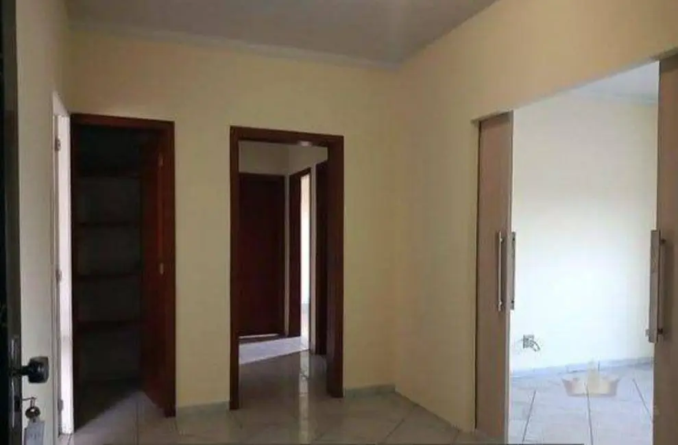 Casa com 3 quartos para alugar, 250m2 em Jardim São Carlos, Sumare - SP - imagem 9 Foto 9 de Casa com 3 quartos para alugar, 250m2 em Jardim São Carlos, Sumare - SP