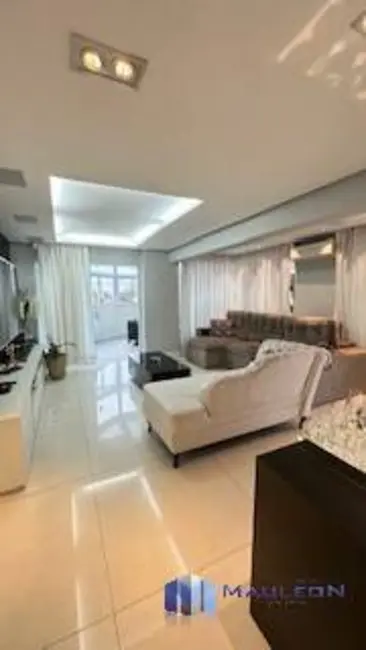 Apartamento com 3 quartos à venda, 215m2 em Aclimação, São Paulo - SP - imagem 5 Foto 5 de Apartamento com 3 quartos à venda, 215m2 em Aclimação, São Paulo - SP