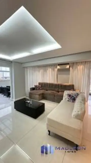 Apartamento com 3 quartos à venda, 215m2 em Aclimação, São Paulo - SP - imagem 2 Foto 2 de Apartamento com 3 quartos à venda, 215m2 em Aclimação, São Paulo - SP