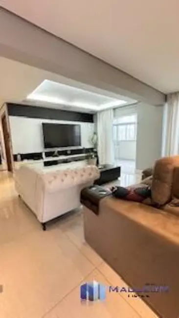 Apartamento com 3 quartos à venda, 215m2 em Aclimação, São Paulo - SP - imagem 4 Foto 4 de Apartamento com 3 quartos à venda, 215m2 em Aclimação, São Paulo - SP