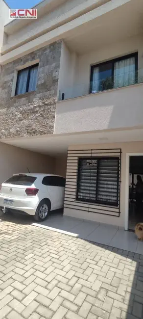 Foto 4 de Sobrado com 3 quartos à venda, 102m2 em Jardim Carvalho, Ponta Grossa - PR