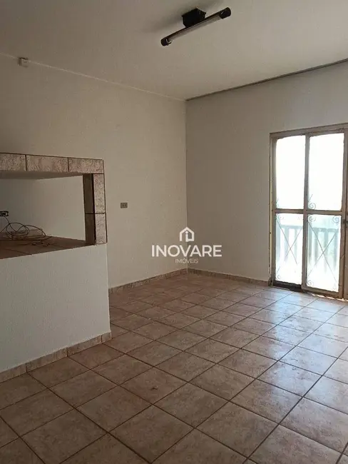 Apartamento com 3 quartos para alugar, 80m2 em Itumbiara - GO - imagem 2 Foto 2 de Apartamento com 3 quartos para alugar, 80m2 em Itumbiara - GO