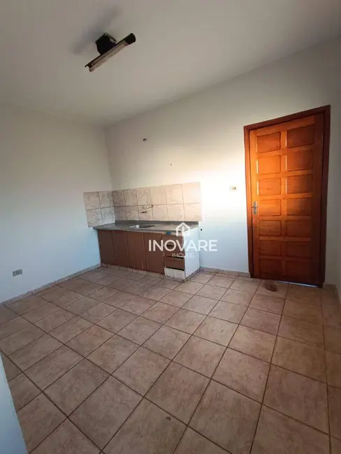 Apartamento com 3 quartos para alugar, 80m2 em Itumbiara - GO - imagem 5 Foto 5 de Apartamento com 3 quartos para alugar, 80m2 em Itumbiara - GO