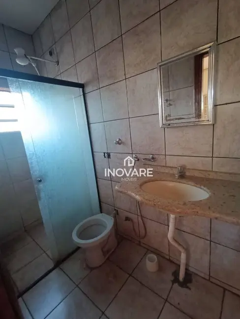 Apartamento com 3 quartos para alugar, 80m2 em Itumbiara - GO - imagem 8 Foto 8 de Apartamento com 3 quartos para alugar, 80m2 em Itumbiara - GO