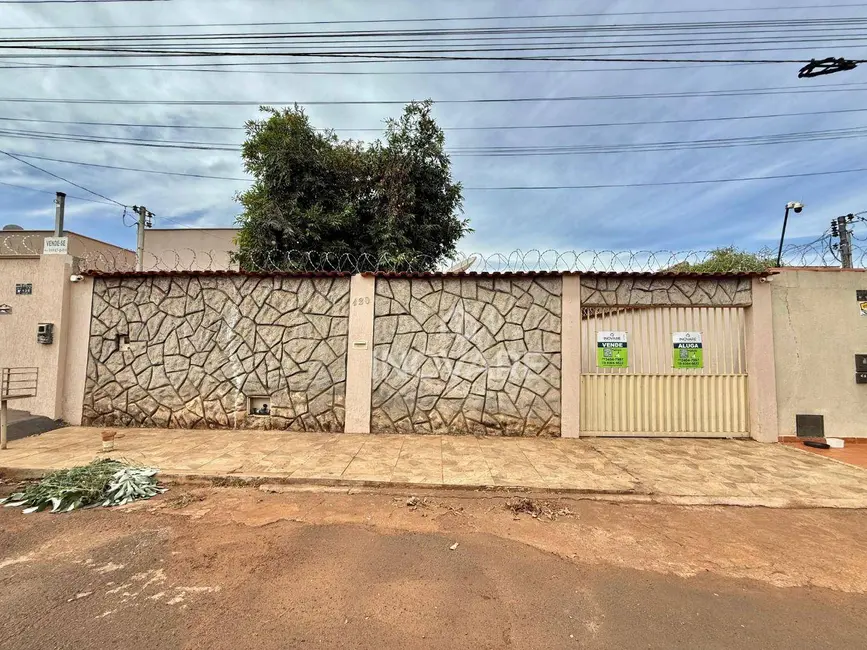 Foto 1 de Casa com 3 quartos à venda, 360m2 em Karfan, Itumbiara - GO