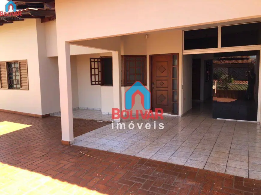 Casa com 3 quartos para alugar, 360m2 em Residencial Jardim Primavera, Itumbiara - GO - imagem 4 Foto 4 de Casa com 3 quartos para alugar, 360m2 em Residencial Jardim Primavera, Itumbiara - GO