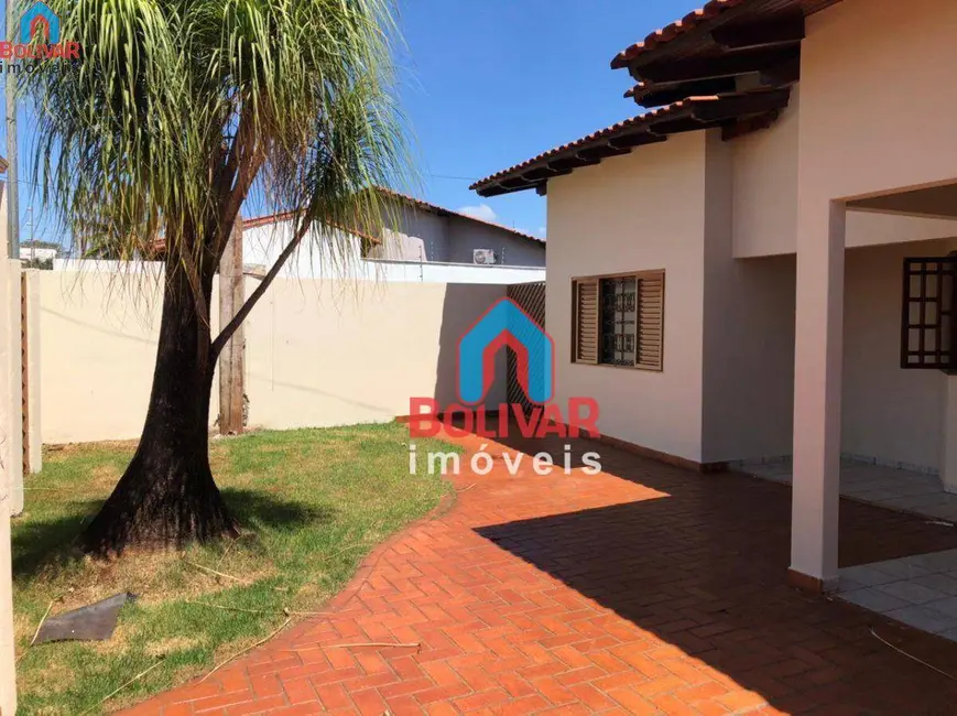 Casa com 3 quartos para alugar, 360m2 em Residencial Jardim Primavera, Itumbiara - GO - imagem 3 Foto 3 de Casa com 3 quartos para alugar, 360m2 em Residencial Jardim Primavera, Itumbiara - GO
