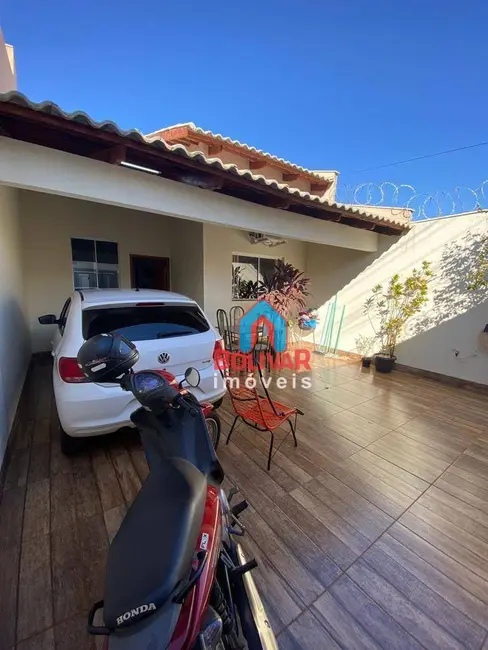 Casa com 2 quartos para alugar, 453m2 em Itumbiara - GO - imagem 4 Foto 4 de Casa com 2 quartos para alugar, 453m2 em Itumbiara - GO