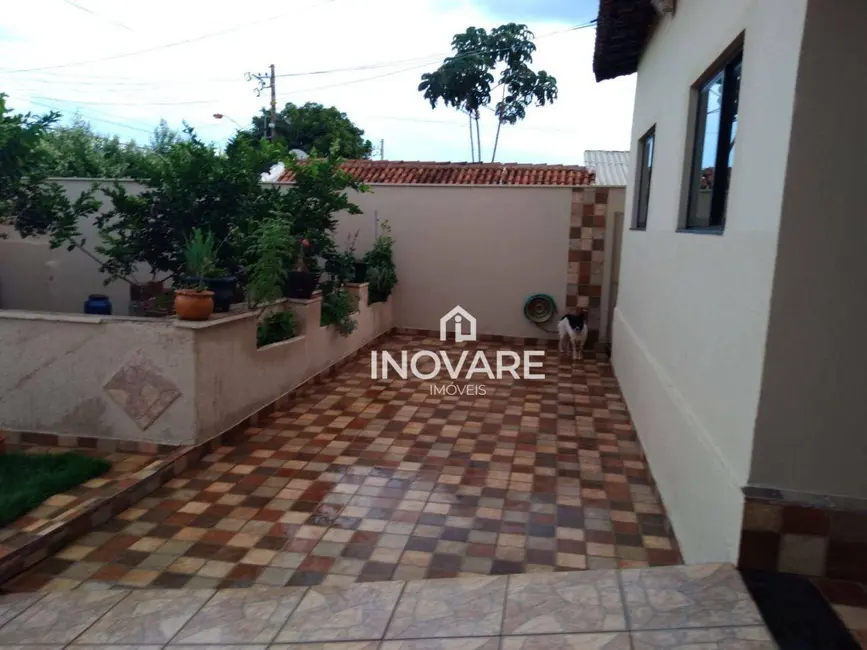 Foto 3 de Casa com 3 quartos à venda, 360m2 em Itumbiara - GO